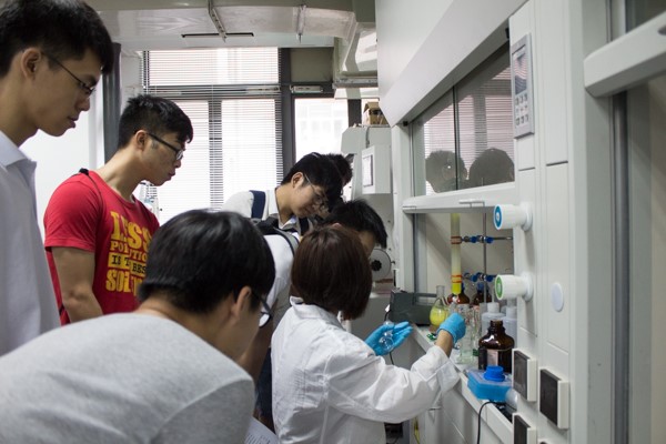 图 11 师姐做操作演示