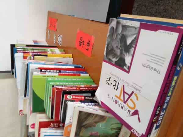 图 3 旧书义卖现场