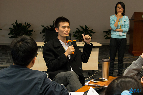 图四：许柏华师兄给同学们分享经验