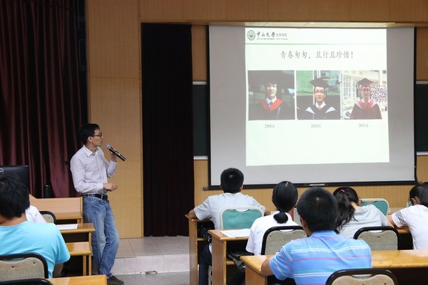 图1  卢锡洪老师讲述自己的经历