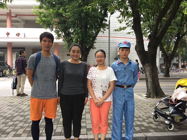 图1 参与活动的学院学工部全体老师与工作人员合影