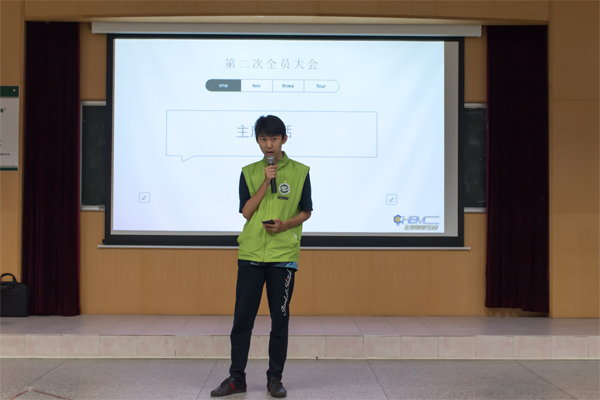 图1 现任学生会主席发言
