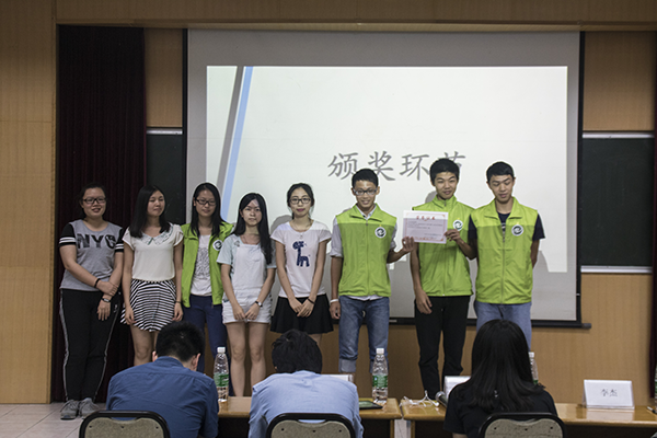 图11 “由熊荷雨吴子麟谢礼俊石玥如潘柔伊陈菡琳陈浩林欧阳婕胡思梓组成的”组获节操粉碎奖