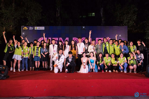 图13 全员大合照