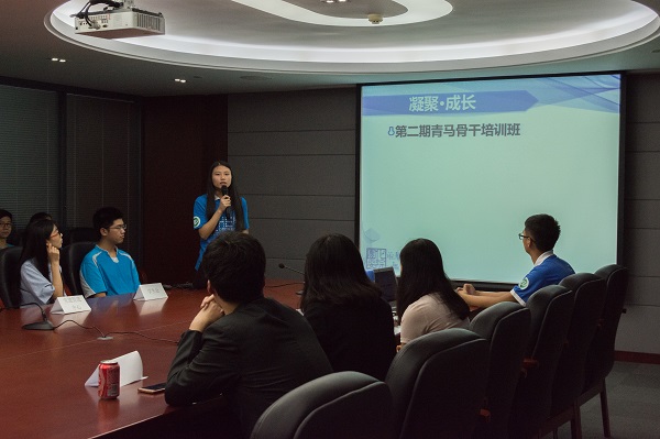 图2  团委兼职副书记谢羽芳师姐进行工作总结