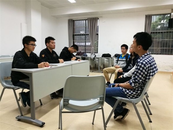 图2  志愿者面试