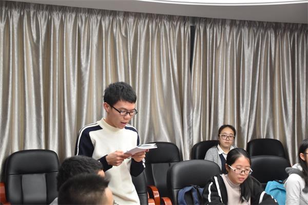 图2 同学积极提问