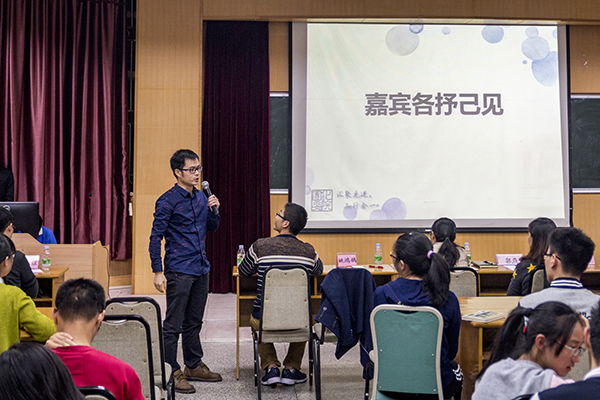 图3-中山大学见义勇为优秀学生姚鸿鹄发表意见