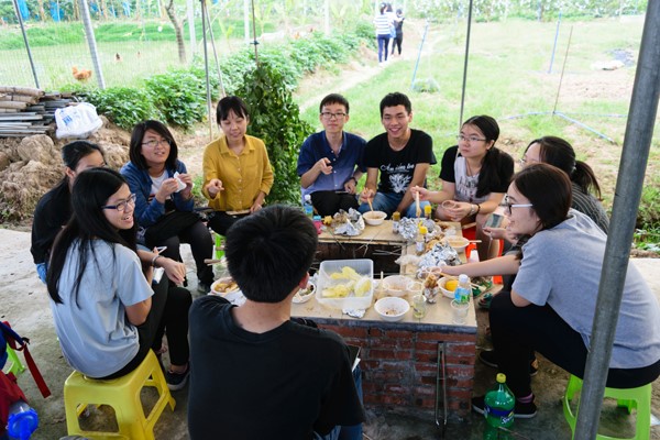 图4 共同享受美食