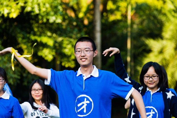 图4 部长们的集体舞