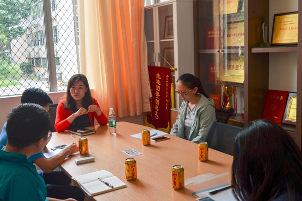 图4 郭燕副书记为积极分子们解疑