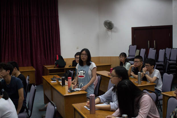 图5 积极分子讨论