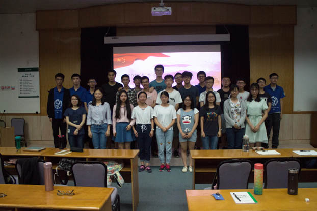 图6 积极分子合照