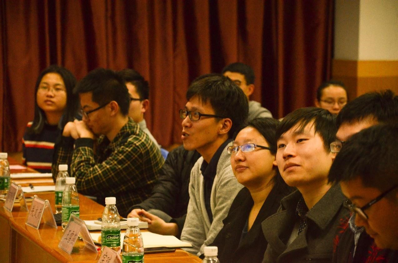 图6：关老师向同学提出问题