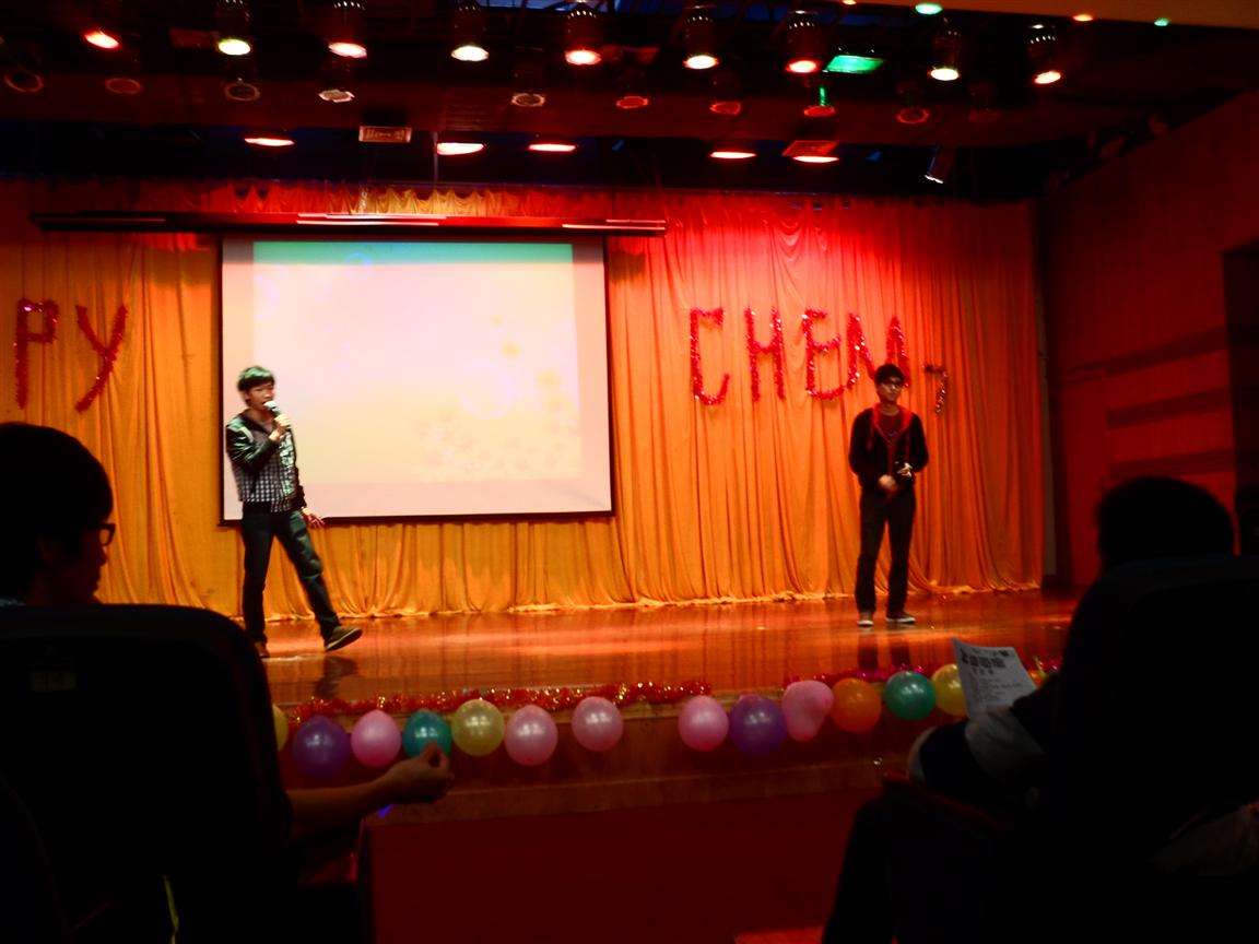 1吴武强和罗俊鹏同学精彩的演唱