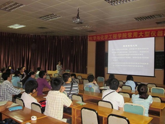 1程小宁老师为同学们讲解电镜