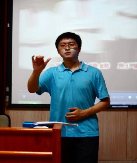 1赵天骐指挥的英俊站姿