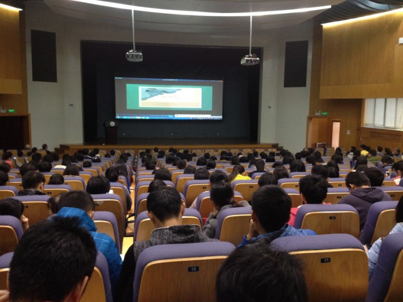 消防逃生演练现场