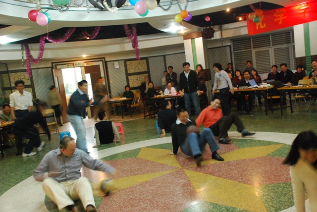 化学学院成功举办2009年迎新年联欢会