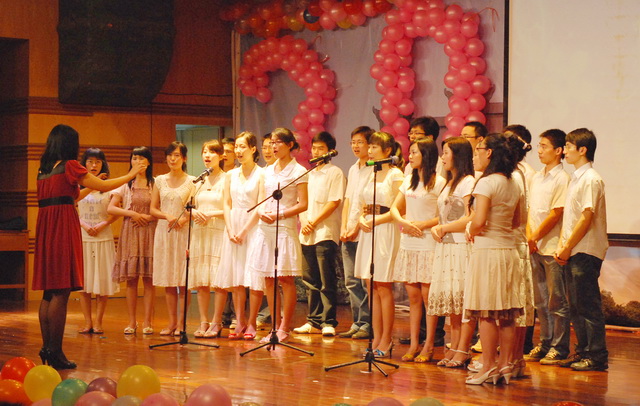 下一站,绽放-- ——记化学与化学工程学院2010年送旧晚会