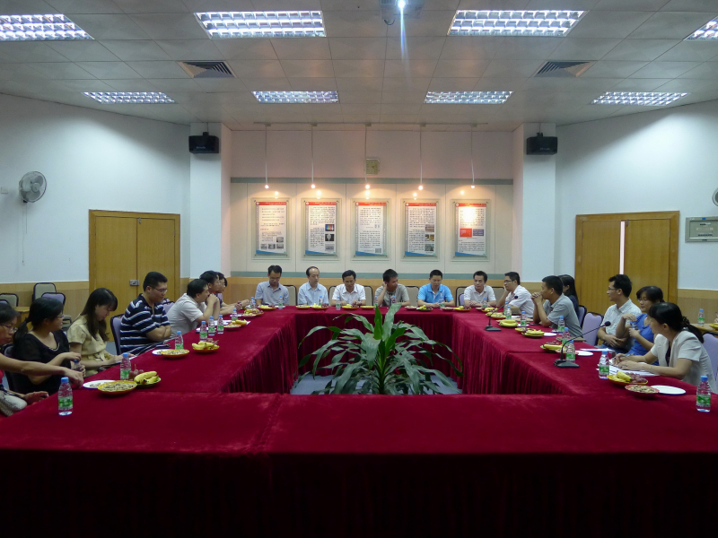 学院举行离退休教职工茶话会及青年教师座谈会