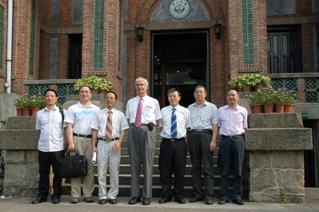 美国科学院院士、《美国化学会志》主编Peter J.Stang教授应邀访问我院