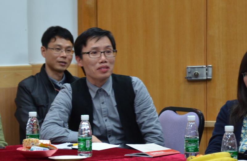 学院举行教师座谈会