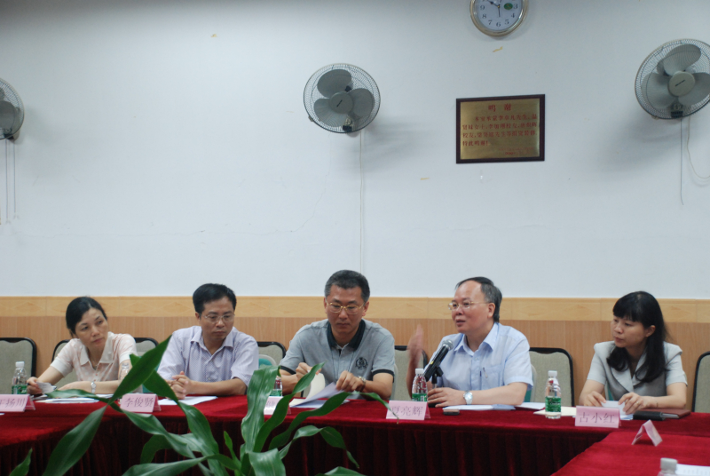 汕头市龙湖区-中山大学产学研结合对接活动在我院举行