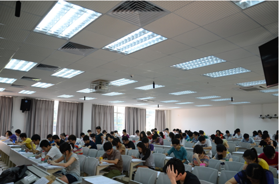 2014年中山大学大学生化学实验竞赛理论考试顺利进行