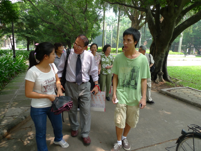 莫道海洋多变幻 浮沉历练始成材——访57级校友利选民