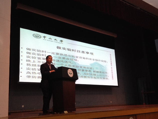 消防逃生演练现场