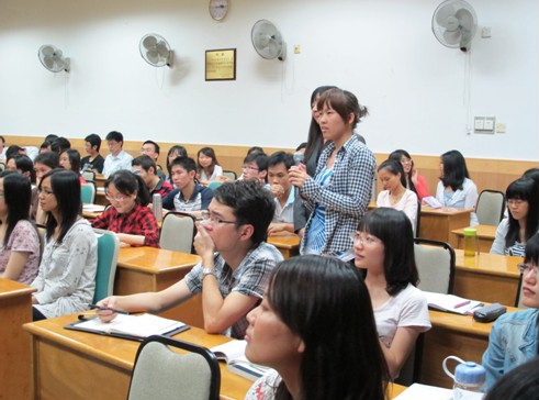 3现场同学积极地提问