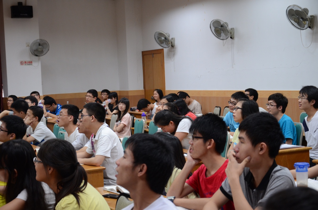 学院对入党积极分子开展培训讲座