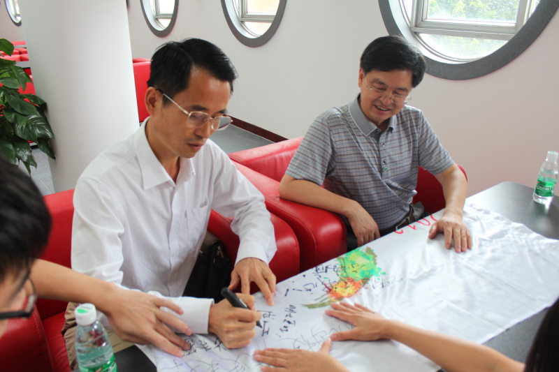 回首毕业三十年,务实精神永不忘 ——访中大化学系79级李三喜张玉奇校友