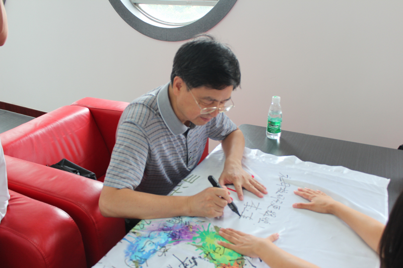 回首毕业三十年,务实精神永不忘 ——访中大化学系79级李三喜张玉奇校友