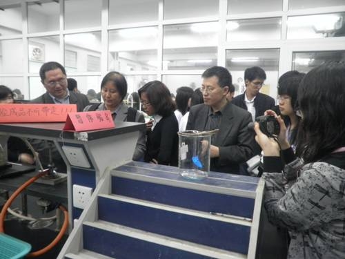 5化院毛宗万院长、孔晓慧老师和各系所负责老师亲临指导