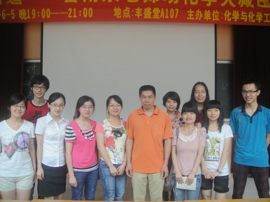 5古老师与全体工作人员合影