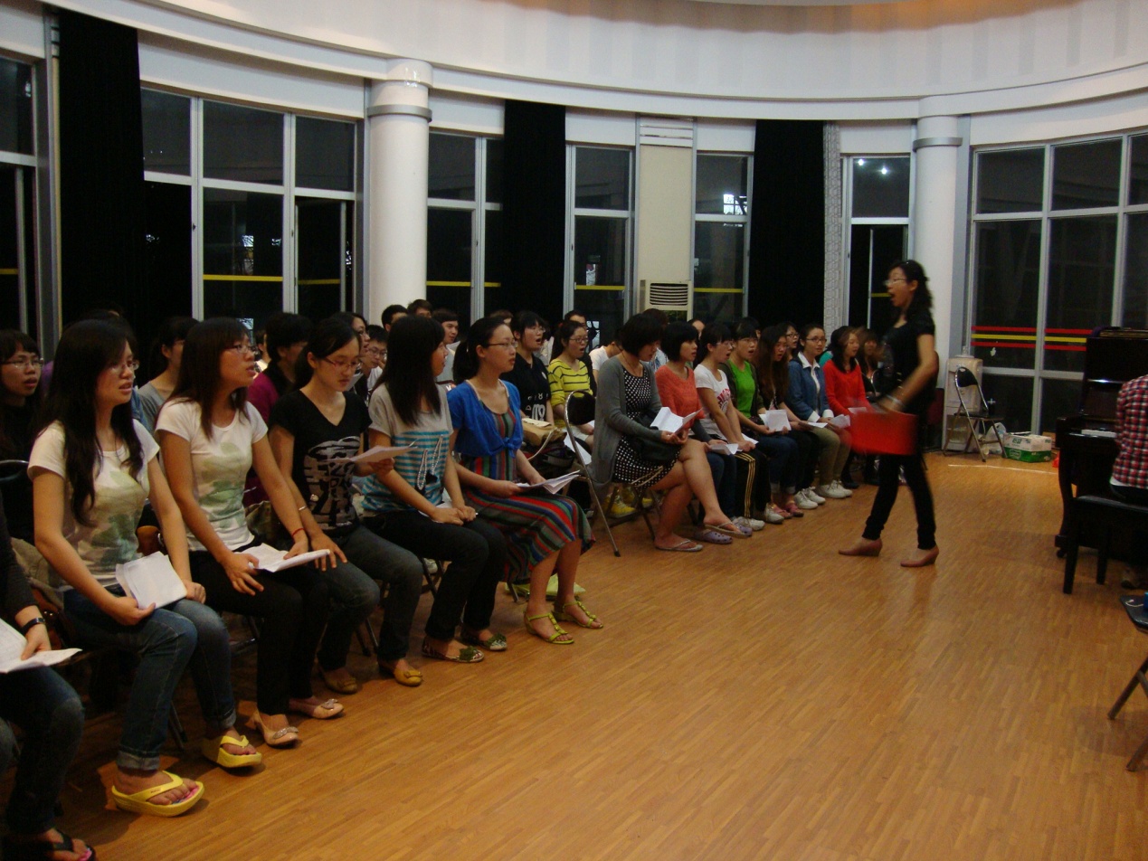 5周莉老师嗓子不适仍亲身带唱