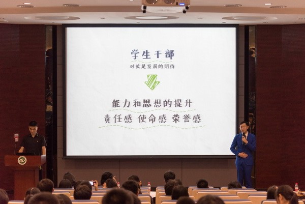 全心全意为学生服务，恪尽职守创化院佳绩