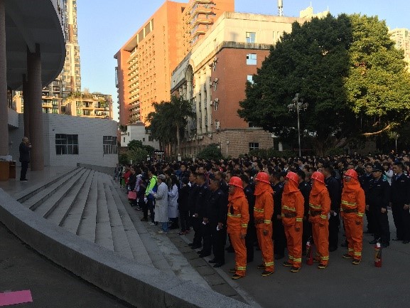 消防逃生演练现场