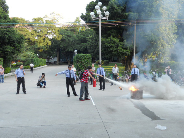 我院实验室安全教育暨消防演习课程顺利举行