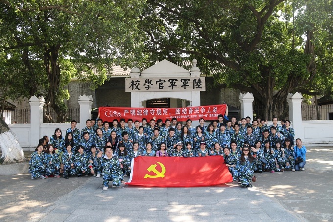 化学学院以“两学一做”活动为契机完善新生党员教育工作