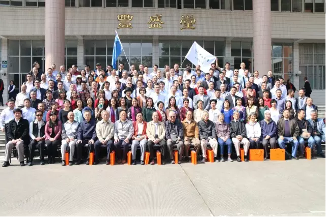 再聚首青春依旧! ——记中山大学化学学院2016年校友日聚会
