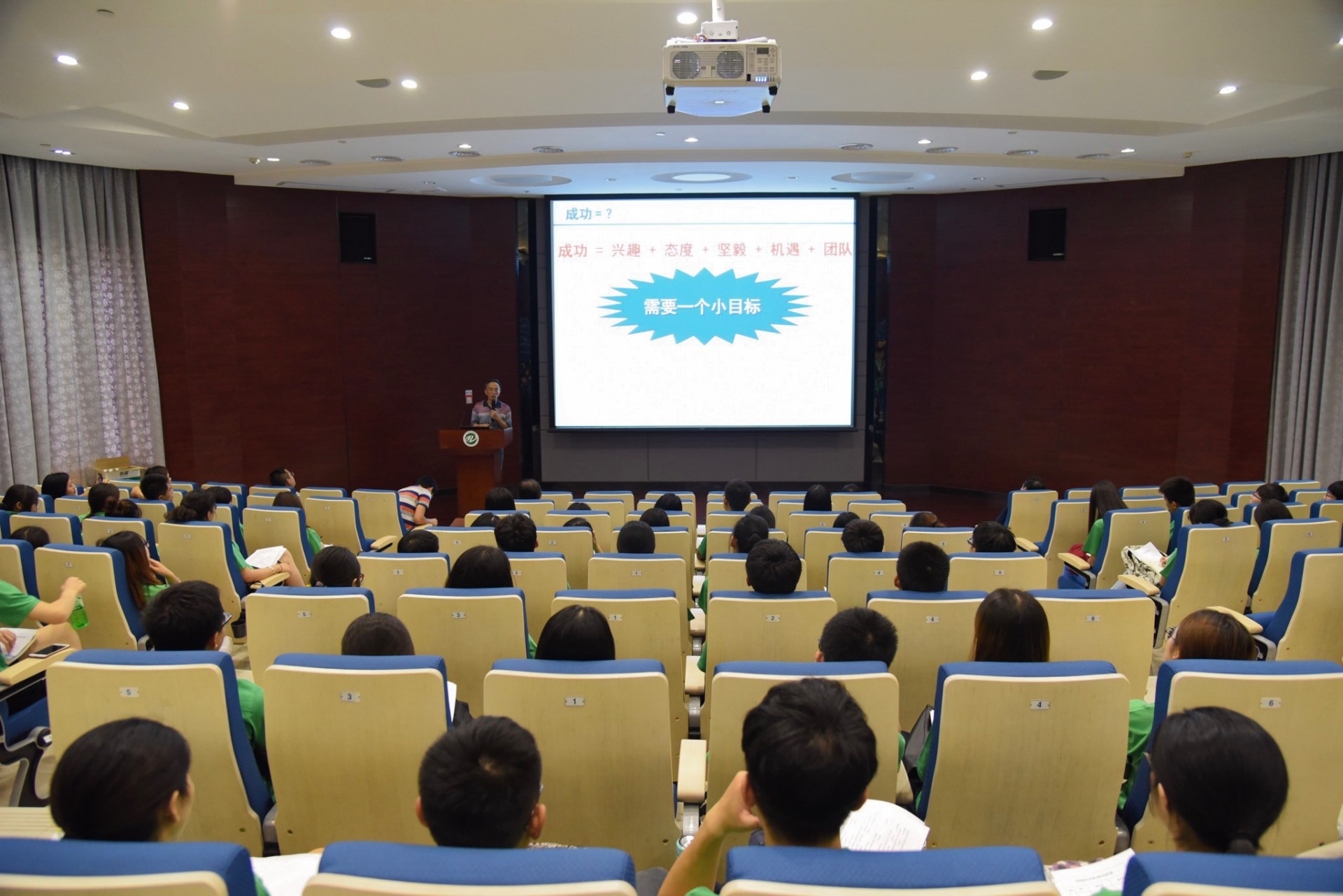 化学学院2018年全国优秀大学生夏令营顺利举办