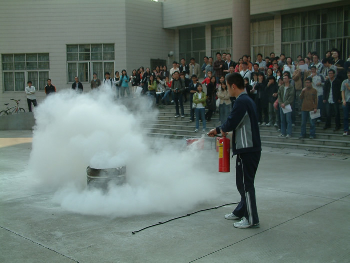 2008年本科生实验室安全讲座与消防演习