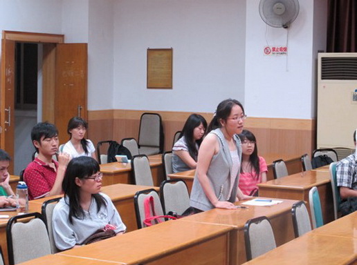 7同学们积极地提问